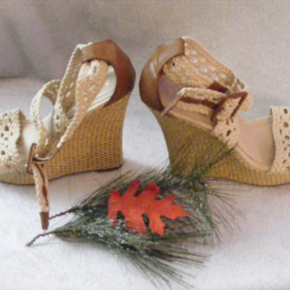 Bamboo Sandals Tan Size 10 EUC - Picture 4 of 8